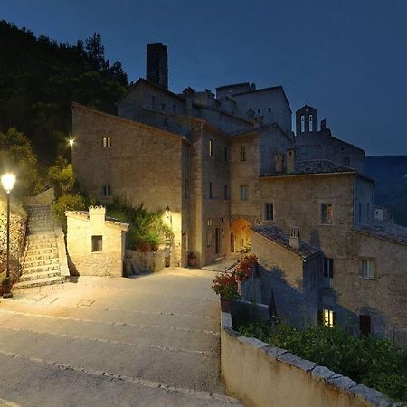 Castello Di Postignano Sellano Exterior foto